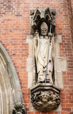 우스터의 성 불스타노_photo by Lawrence OP_on the facade of the Cathedral of St Chad in Birmingham_England UK.jpg